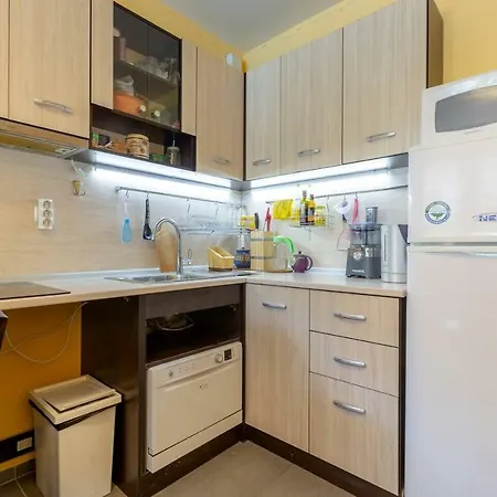 1st Floor 1bdr W Kitchen Poolview Ii Apartman *