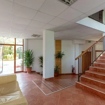 1st Floor 1bdr W Kitchen Poolview Ii