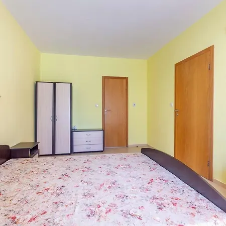 1st Floor 1bdr W Kitchen Poolview Ii * 써니비치