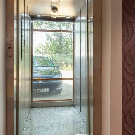 1st Floor 1bdr W Kitchen Poolview Ii 아파트 써니비치