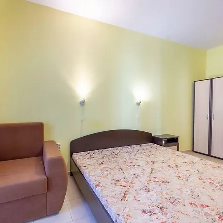 1st Floor 1bdr W Kitchen Poolview Ii
